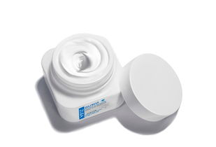 面霜與個人護理電器 護膚品與設備的完美協(xié)同